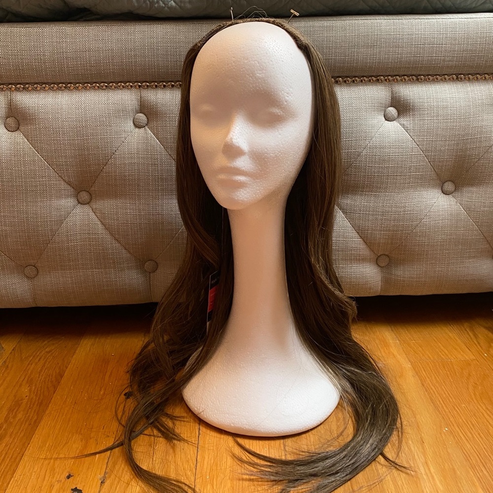NWT V-Weft Blonde Extension Wig